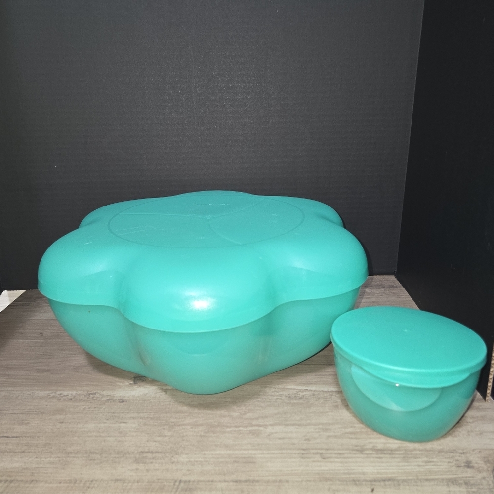 Tupperware Chips and Dip Green Bowl, Lid and one dip cup with Lid